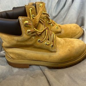 Juniors Timberland boots - size 6.5
